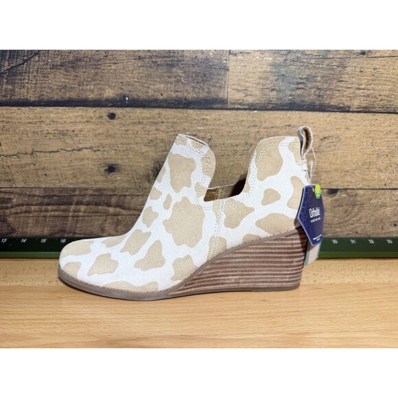 Shoes - Toms Kallie Doe Cow Printed Suede  Stylish Tan and Cream Ankle Boots Size 8.5